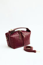Nora Burgundy (001)